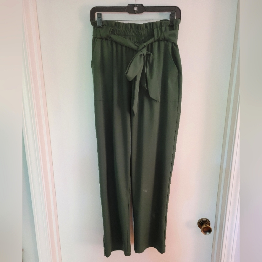 ✨3/$15✨Women's Green High-Waisted Pants